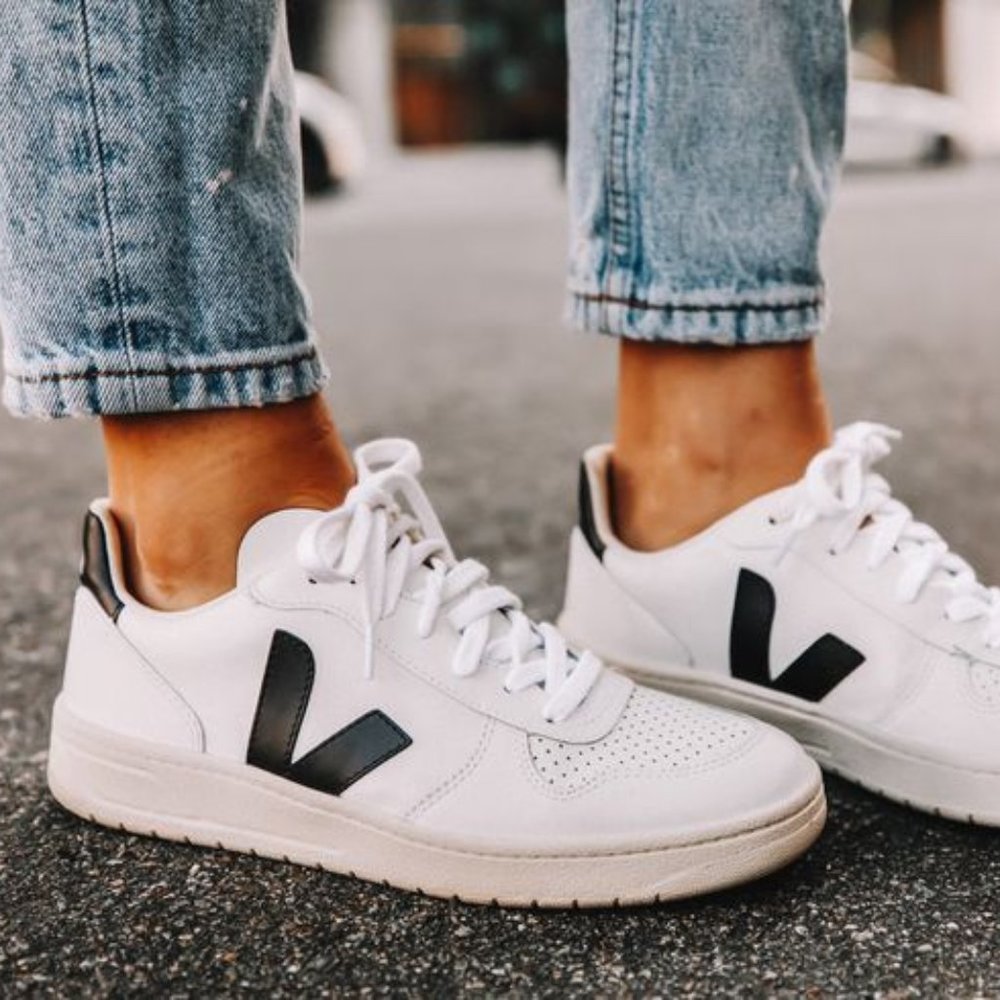 VEJA Women's V-10 Leather Low-Top Sneakers 7 US / 38 EU